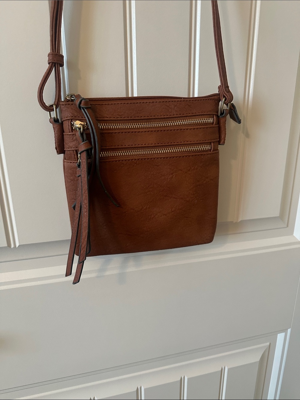 Stylish Brown Crossbody Bag with Dual Front Zippers
